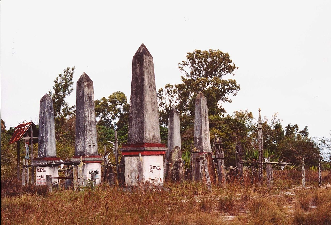 1280px Mahafaly tomb
